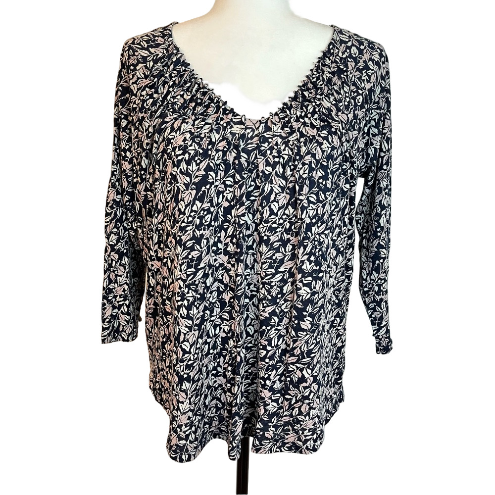 Lucky Brand Women’s V-Neck 3/4 Sleeve Floral Raglan Pintucked Necline Large Top